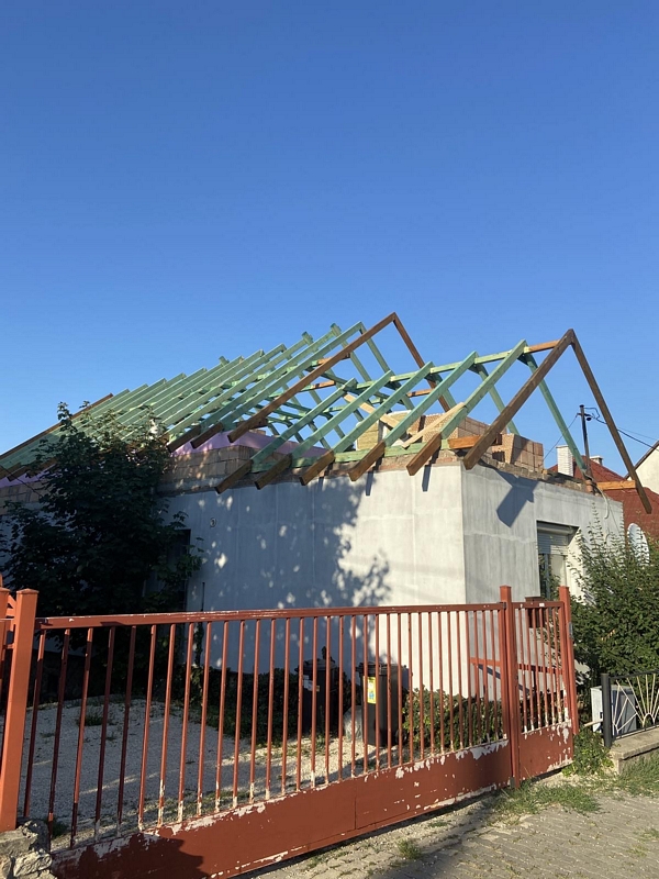 Bogyisz Generál, generálkivitelezés, homlokzati szigetelés, tetőfedés, tetőfelújítás, vakolás, színezés, gipszkartonozás, burkolás, szobafestés, mázolás, parkettázás, kőműves munkák