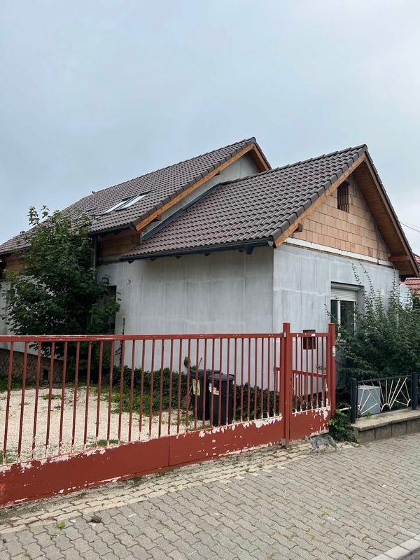 Bogyisz Generál, generálkivitelezés, homlokzati szigetelés, tetőfedés, tetőfelújítás, vakolás, színezés, gipszkartonozás, burkolás, szobafestés, mázolás, parkettázás, kőműves munkák